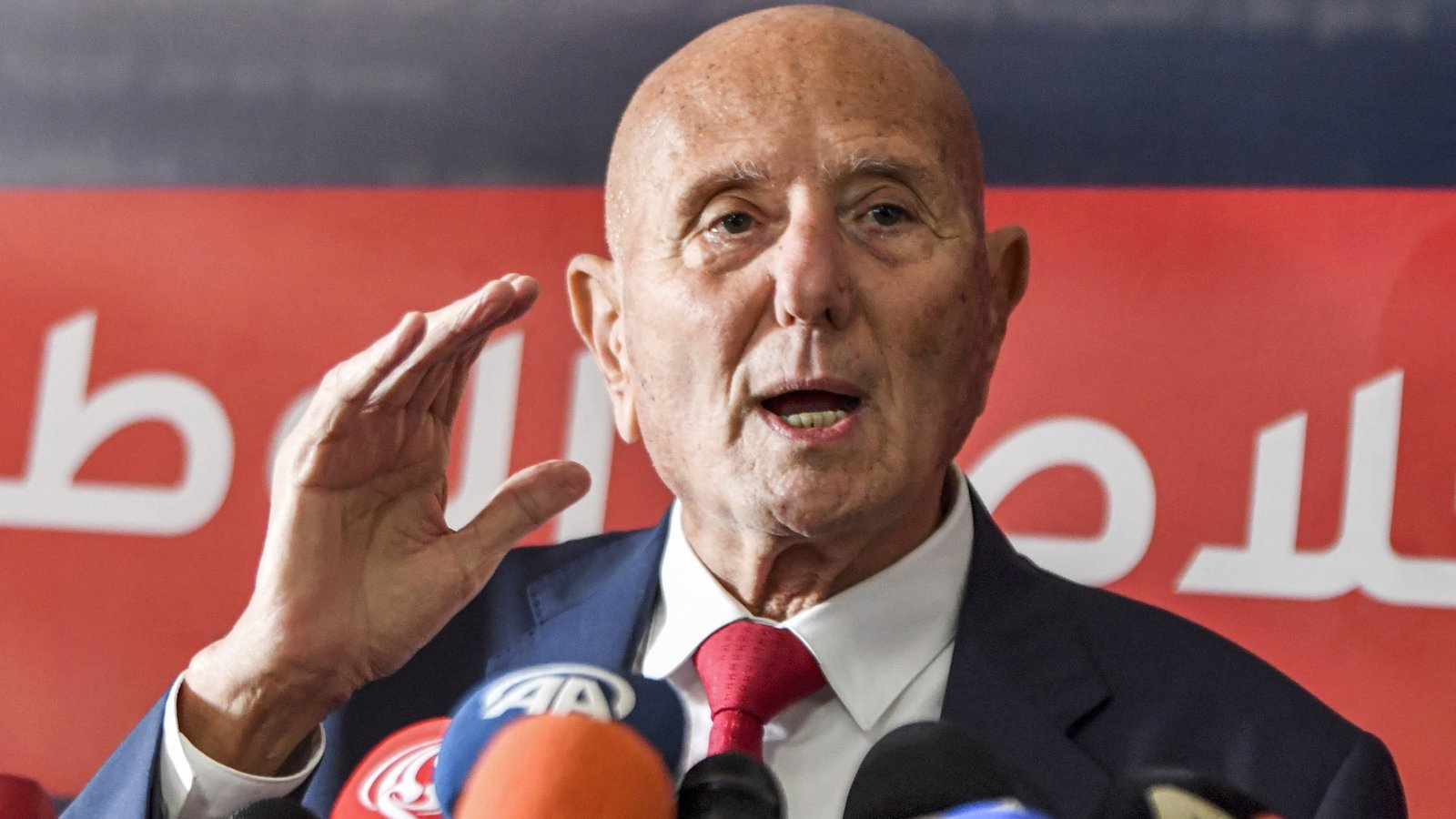 Tunisian opposition veteran Ahmed Néjib Chebbi was arrested on Thursday, December 4, at his home, just days after he was handed a 12-year prison sentence on appeal for conspiracy against state security.