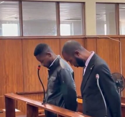 Two officials from the Democratic Republic of Congo’s Ministry of National Defense and Veterans Affairs were reportedly detained in South Africa while officially accompanying Deputy Prime Minister in charge of Defense Guy Mwadiamvita during the Southern African Development Community (SADC) Summit.