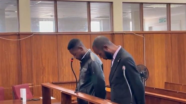 Two officials from the Democratic Republic of Congo’s Ministry of National Defense and Veterans Affairs were reportedly detained in South Africa while officially accompanying Deputy Prime Minister in charge of Defense Guy Mwadiamvita during the Southern African Development Community (SADC) Summit.