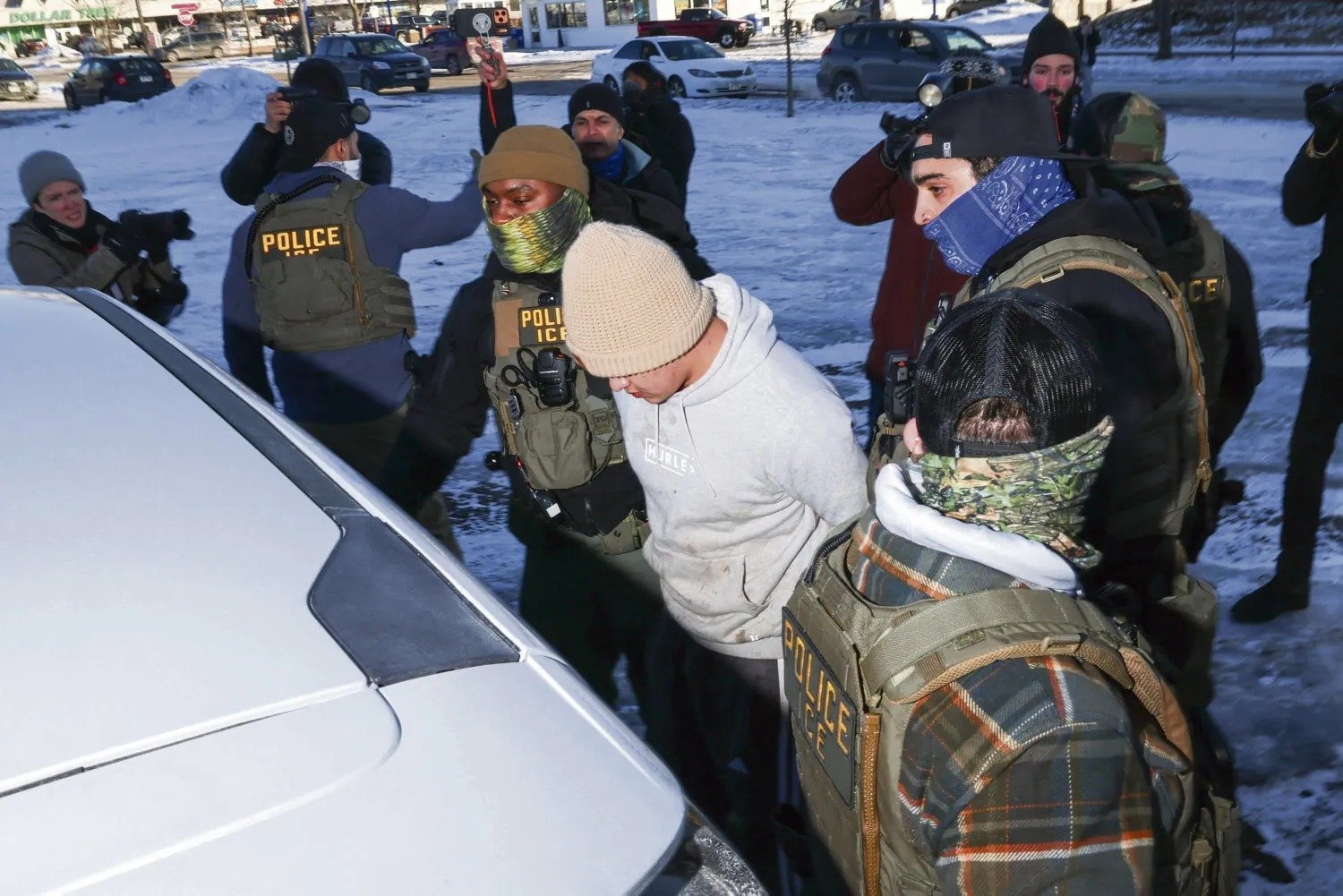 ARJPDH, a member of the Coalition for the International Criminal Court (ICC), strongly condemns the alleged human rights violations against migrants and asylum seekers in the United States. It calls on the international community and human rights organizations to take urgent action to protect victims and ensure respect for their fundamental rights.